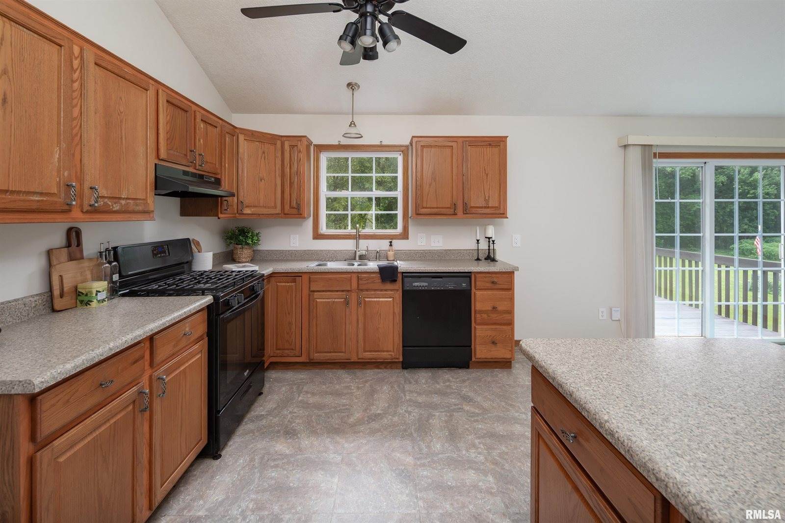 5804 Hillandale Road, Davenport, IA 52806