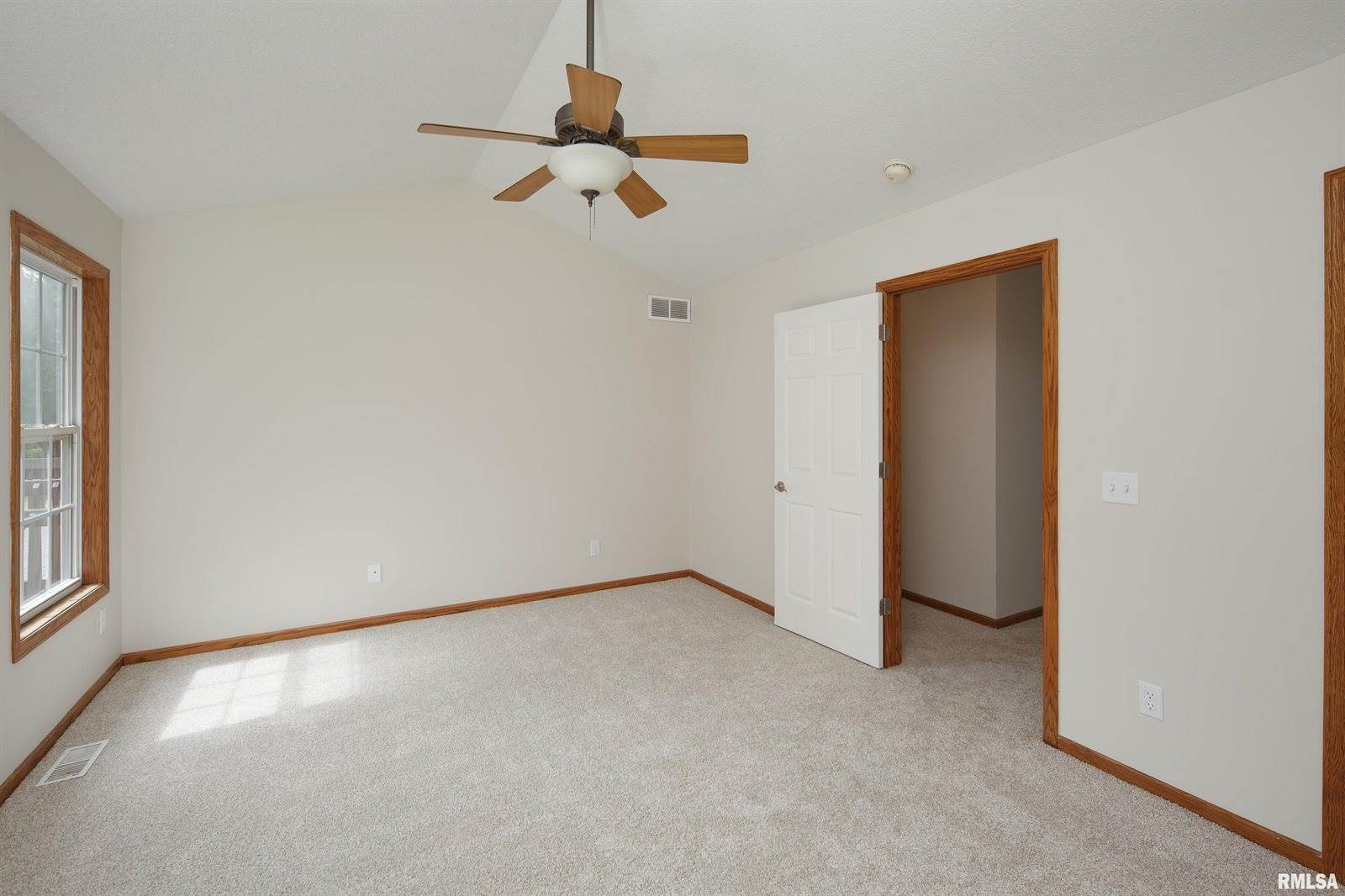 5804 Hillandale Road, Davenport, IA 52806