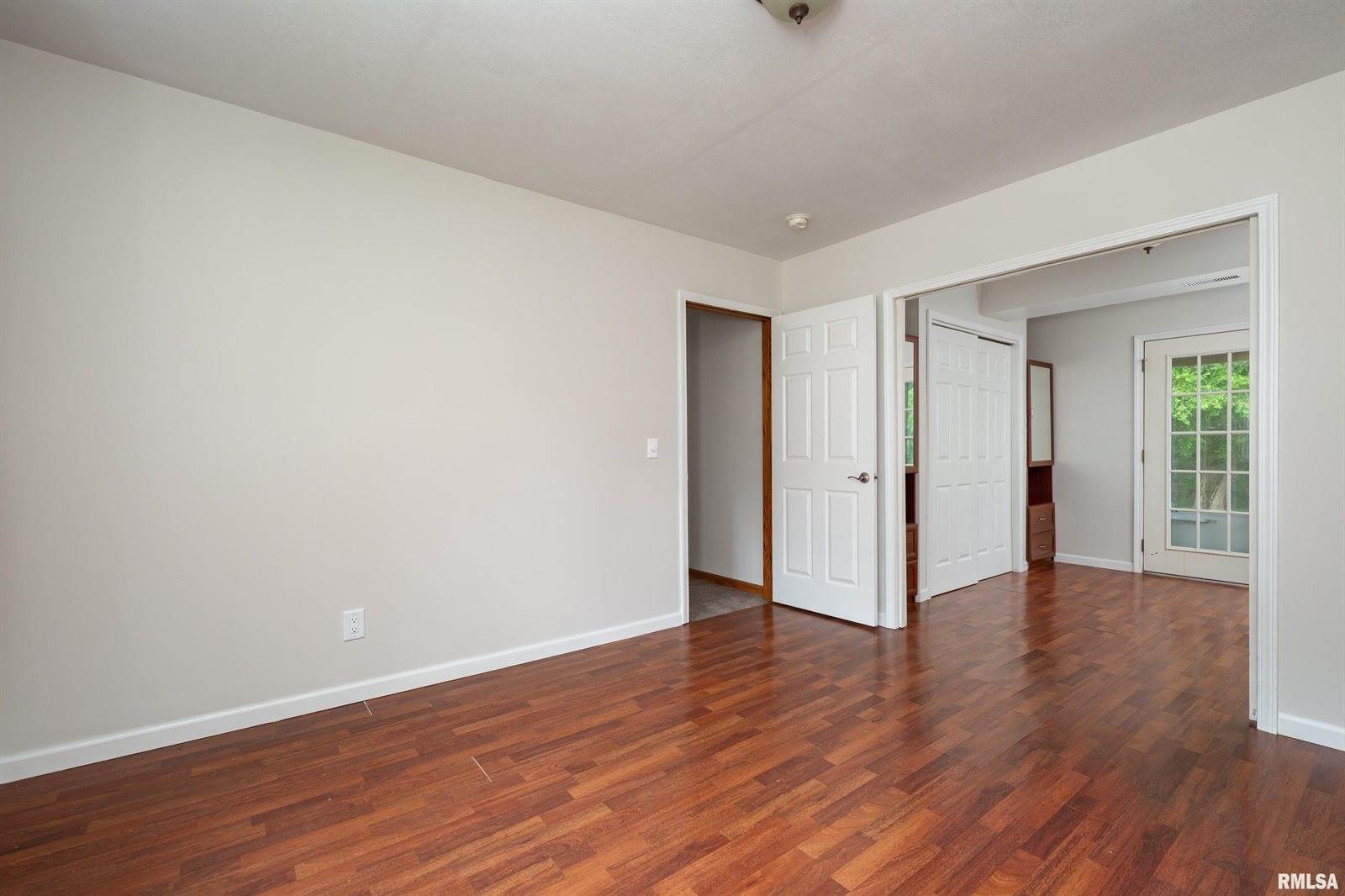 5804 Hillandale Road, Davenport, IA 52806