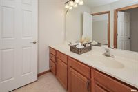 5804 Hillandale Road, Davenport, IA 52806