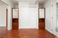 5804 Hillandale Road, Davenport, IA 52806