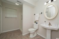 5804 Hillandale Road, Davenport, IA 52806