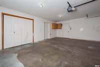 5804 Hillandale Road, Davenport, IA 52806