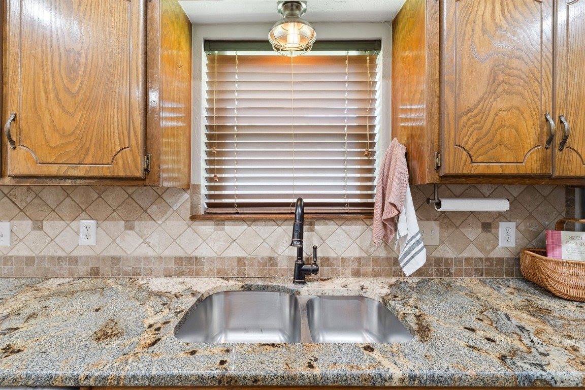 713 Rolling Hills Terrace, Edmond, OK 73012