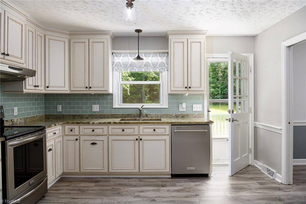 692 Beauchamp Road, Advance, NC 27006