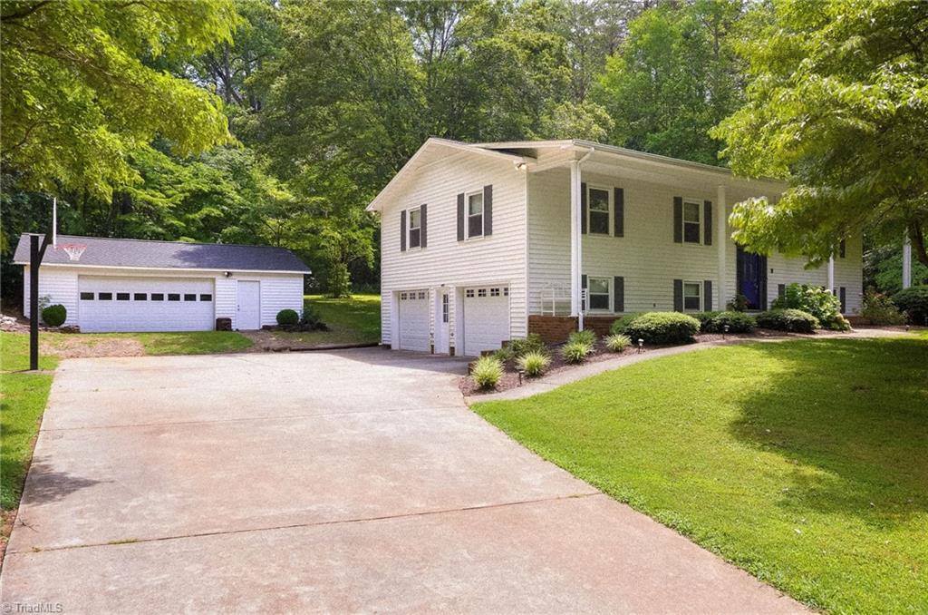 692 Beauchamp Road, Advance, NC 27006
