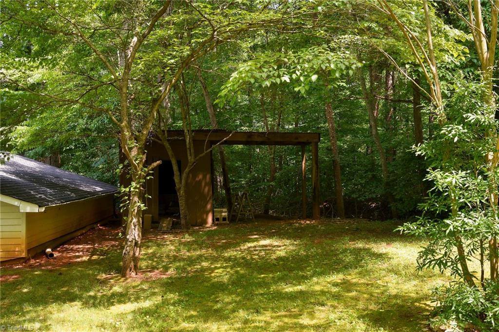 692 Beauchamp Road, Advance, NC 27006