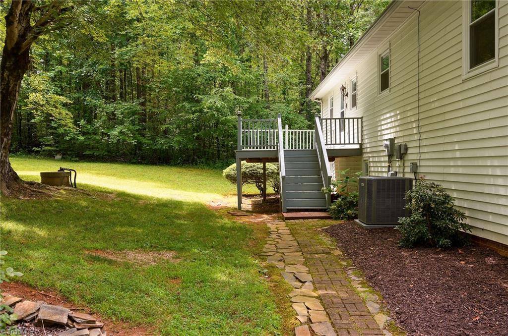 692 Beauchamp Road, Advance, NC 27006