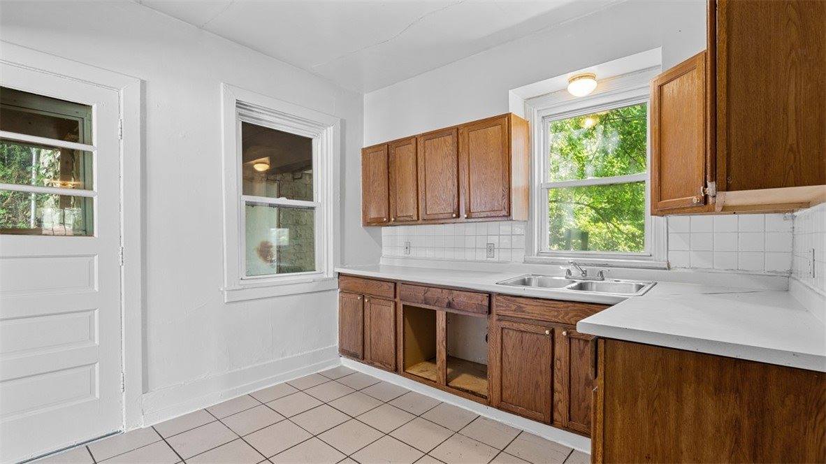 5734 Verona Rd, Verona, PA 15147