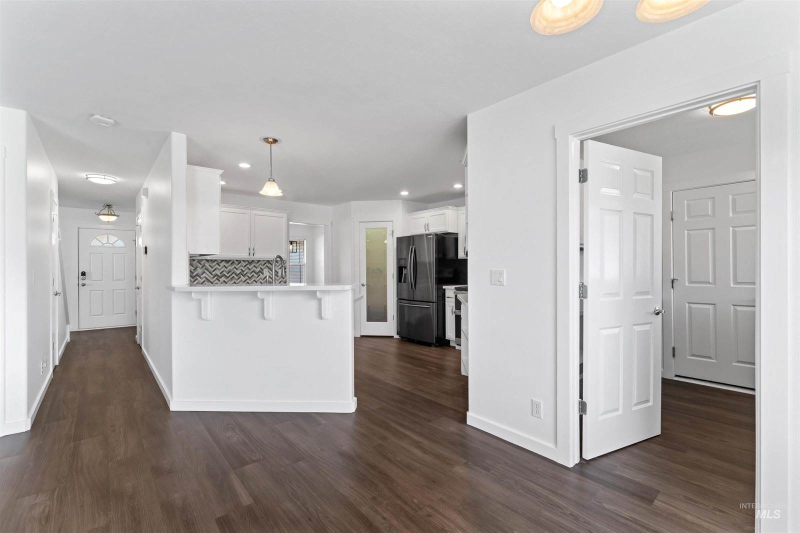 2046 E Mackay Dr, Meridian, ID 83642