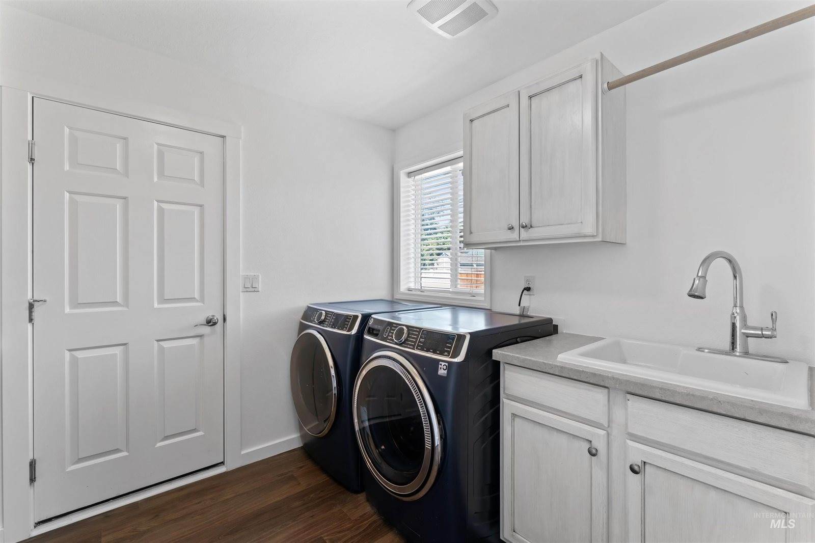 2046 E Mackay Dr, Meridian, ID 83642