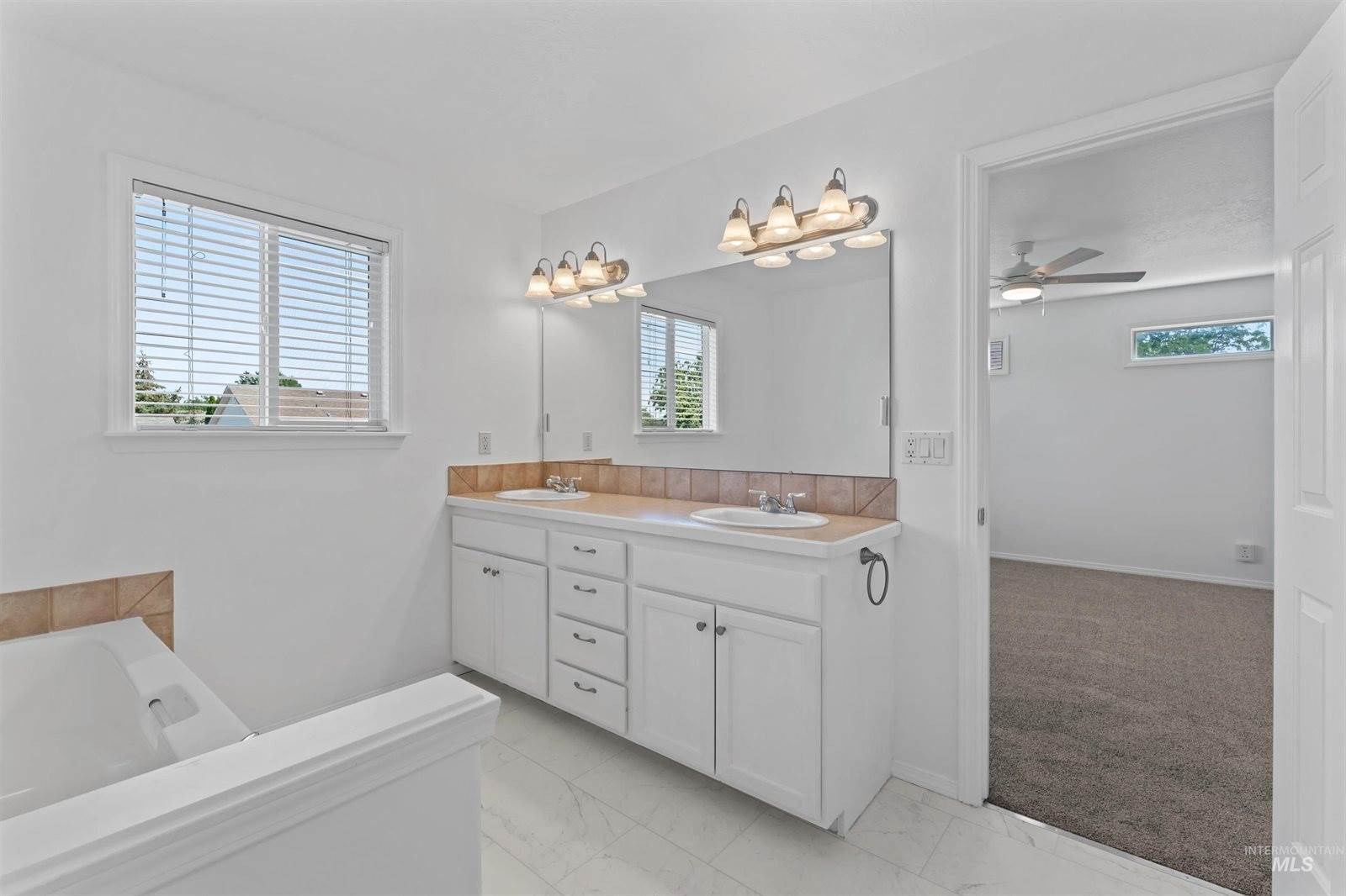 2046 E Mackay Dr, Meridian, ID 83642