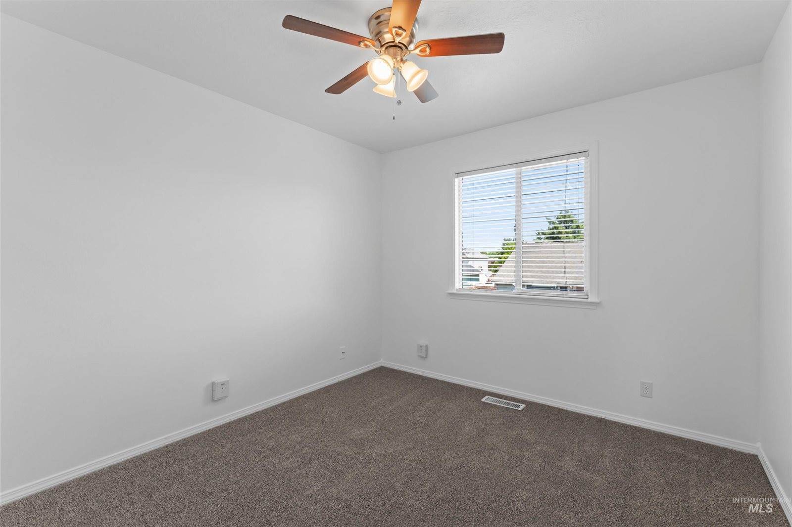 2046 E Mackay Dr, Meridian, ID 83642