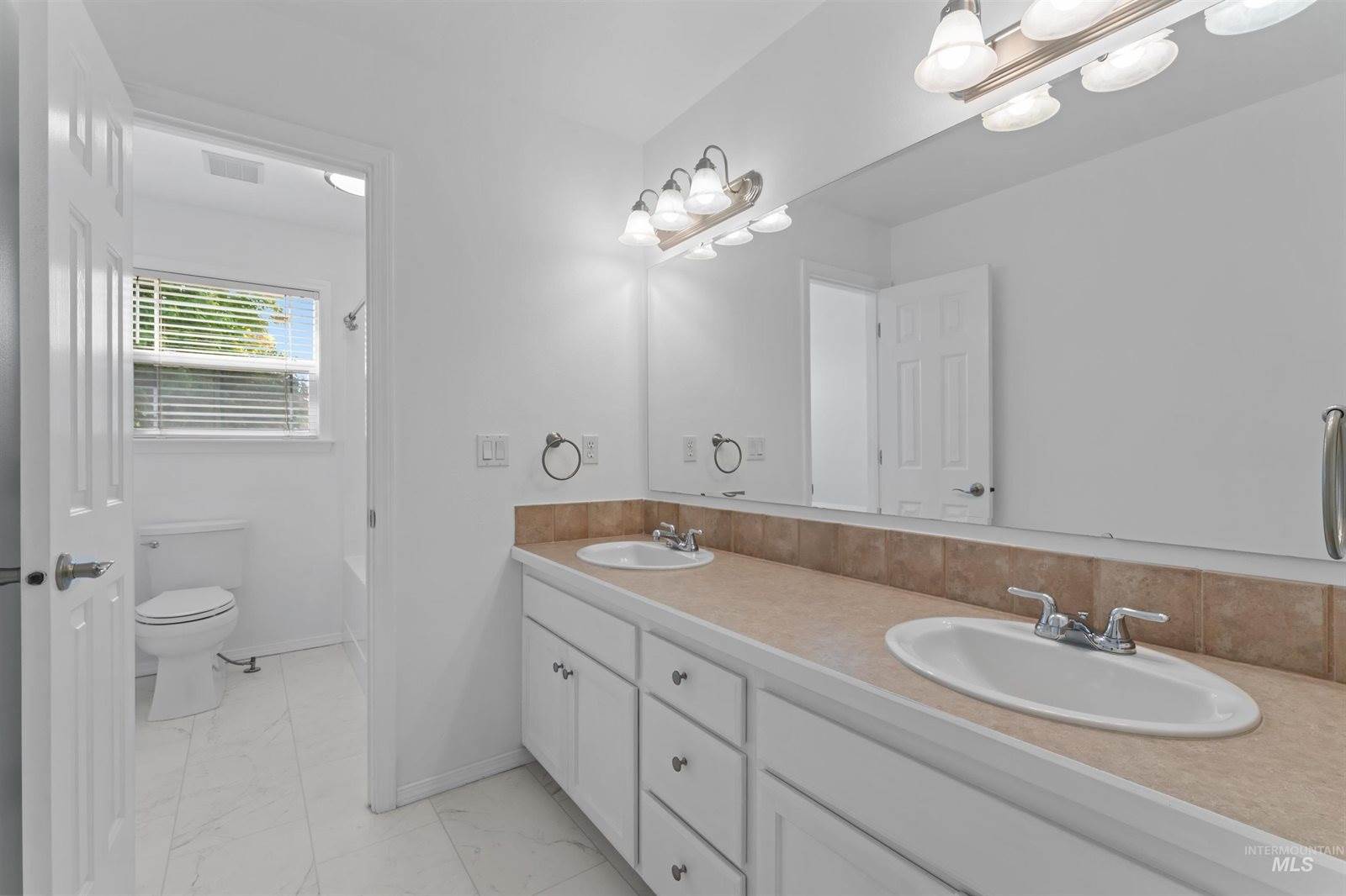 2046 E Mackay Dr, Meridian, ID 83642