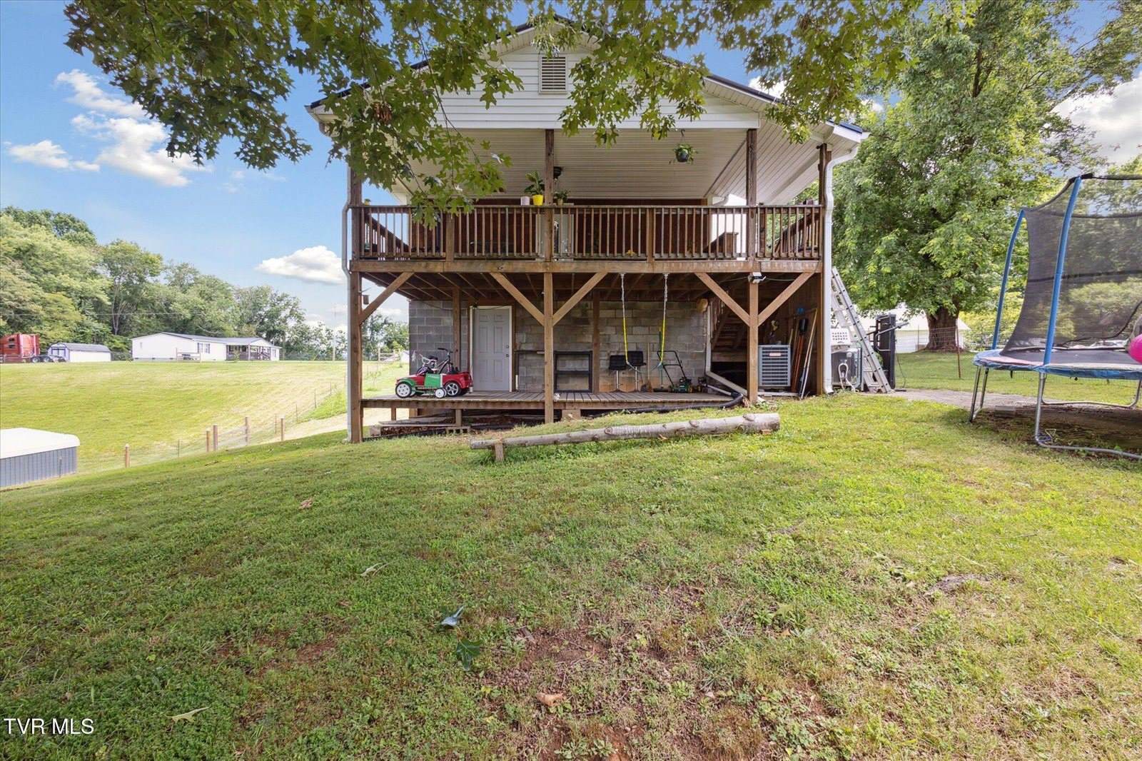 141 Oscar Banks Road, Johnson City, TN 37601