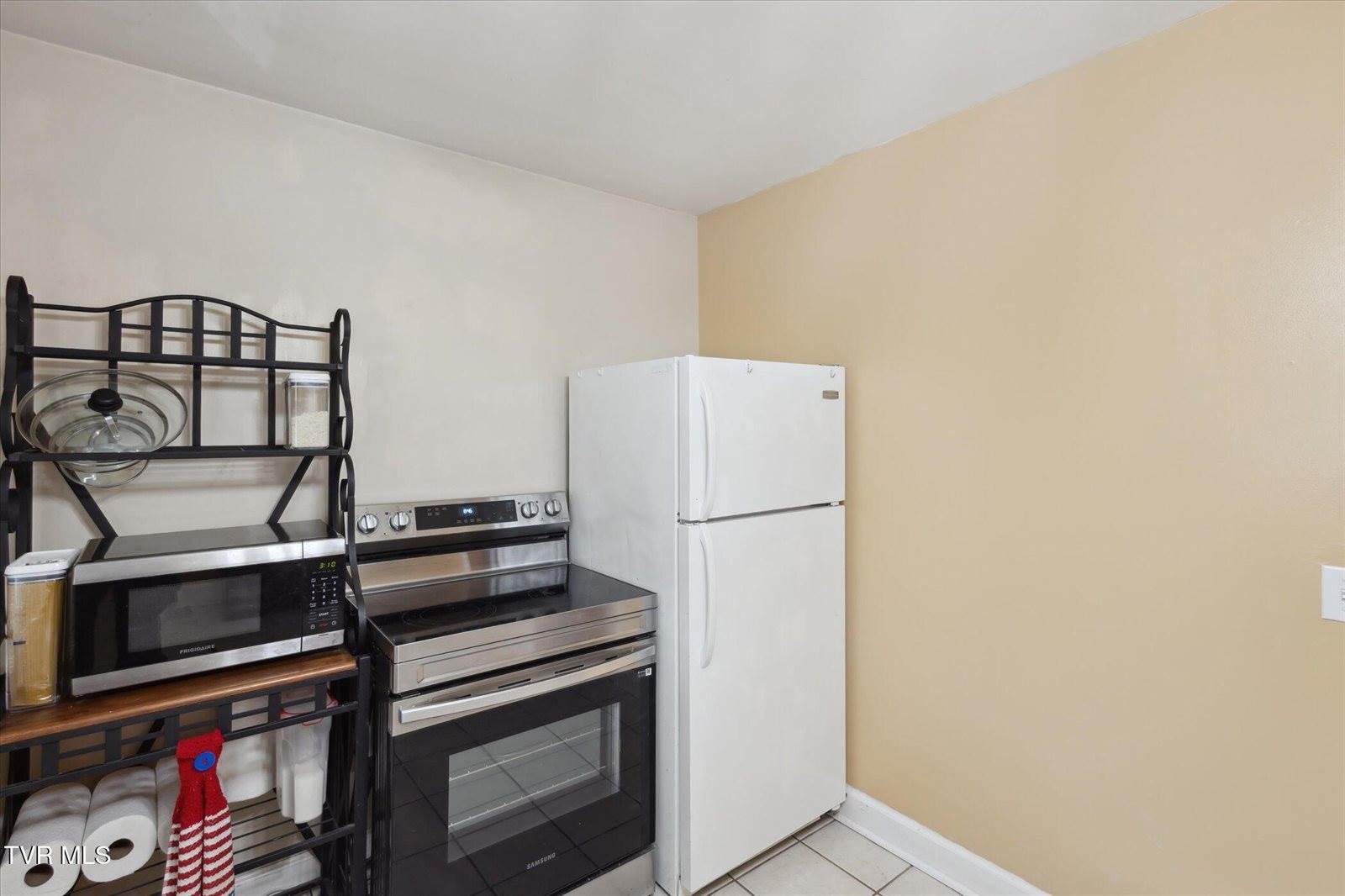 141 Oscar Banks Road, Johnson City, TN 37601