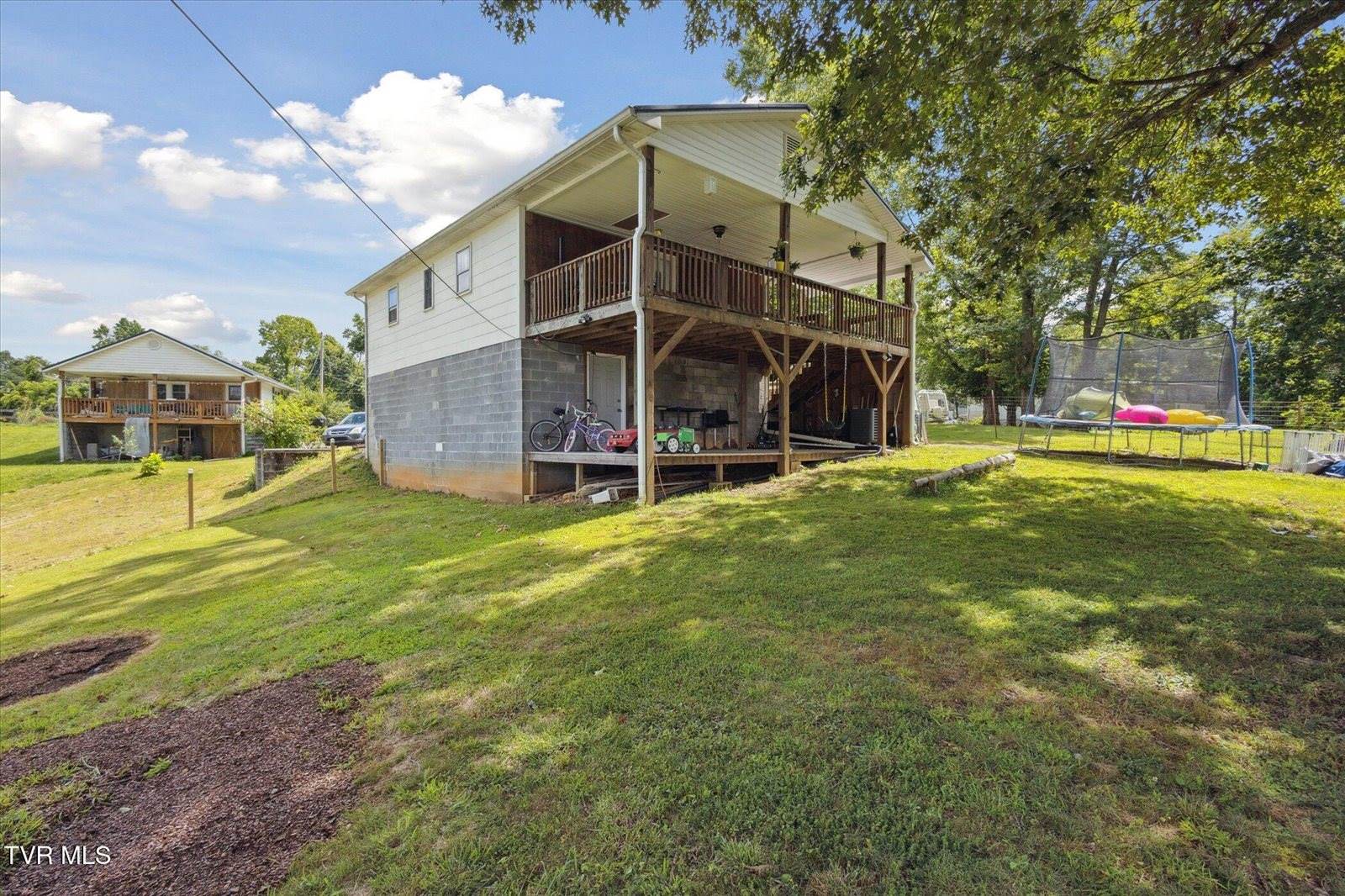 141 Oscar Banks Road, Johnson City, TN 37601