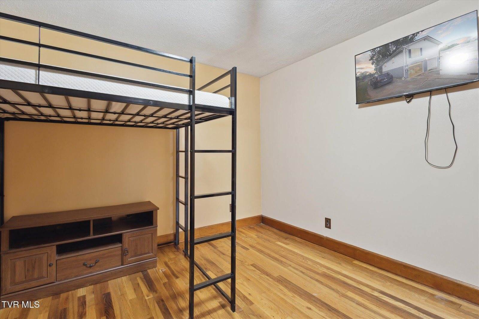 141 Oscar Banks Road, Johnson City, TN 37601