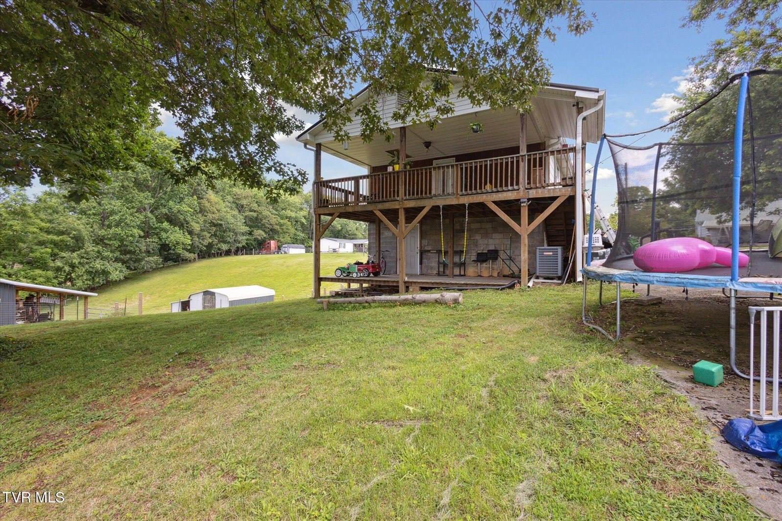 141 Oscar Banks Road, Johnson City, TN 37601