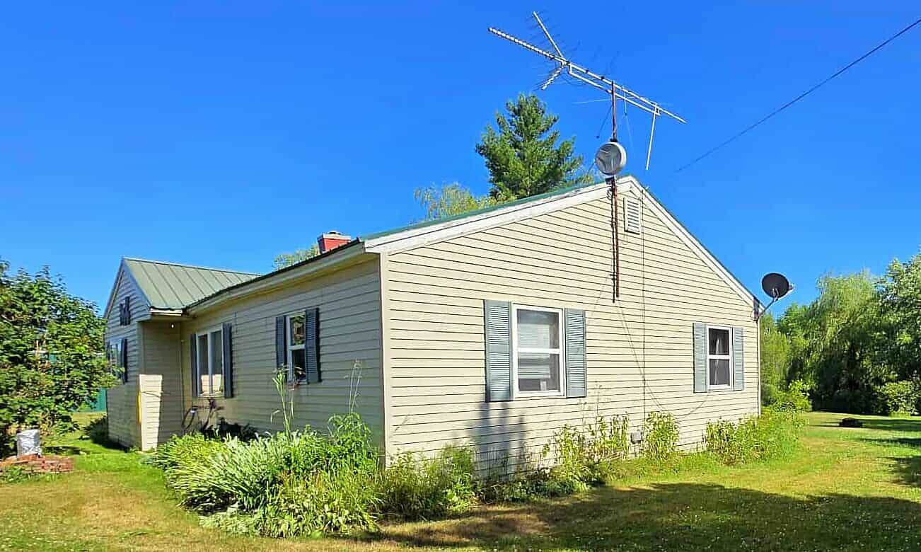 72 West Main Street, Monroe, ME 04951