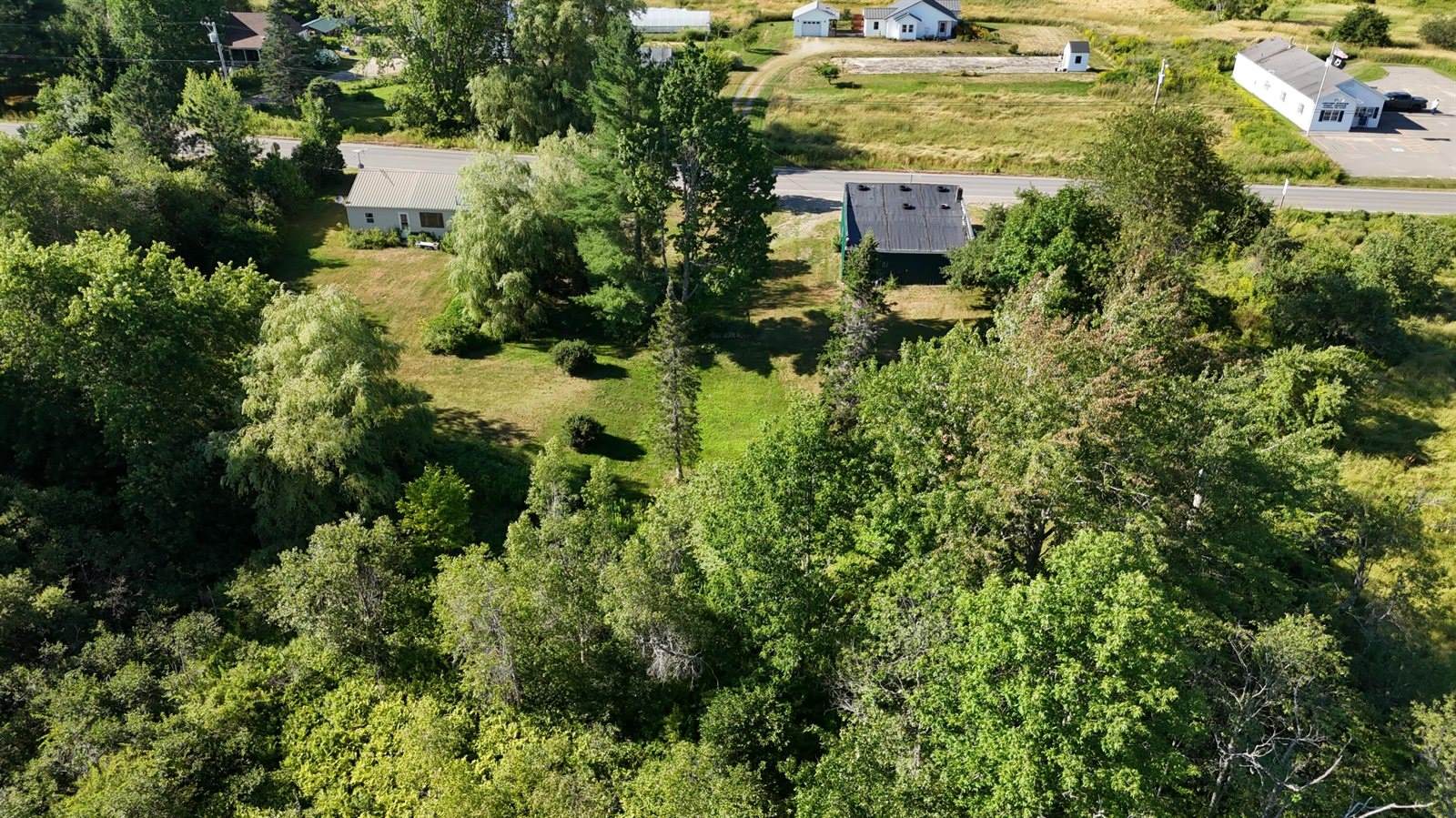 72 West Main Street, Monroe, ME 04951