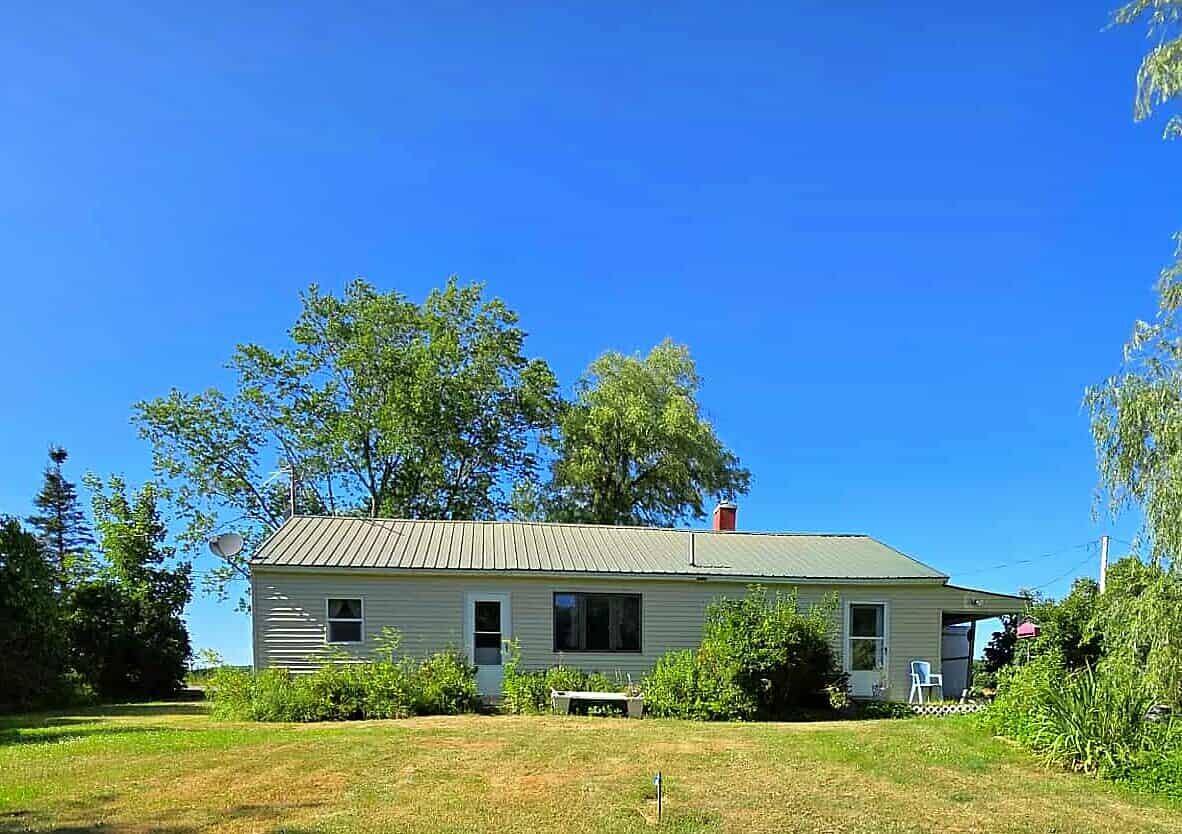 72 West Main Street, Monroe, ME 04951