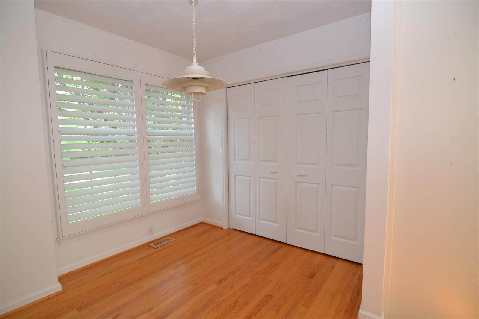 906 VISTA Terrace, Blacksburg, VA 24060