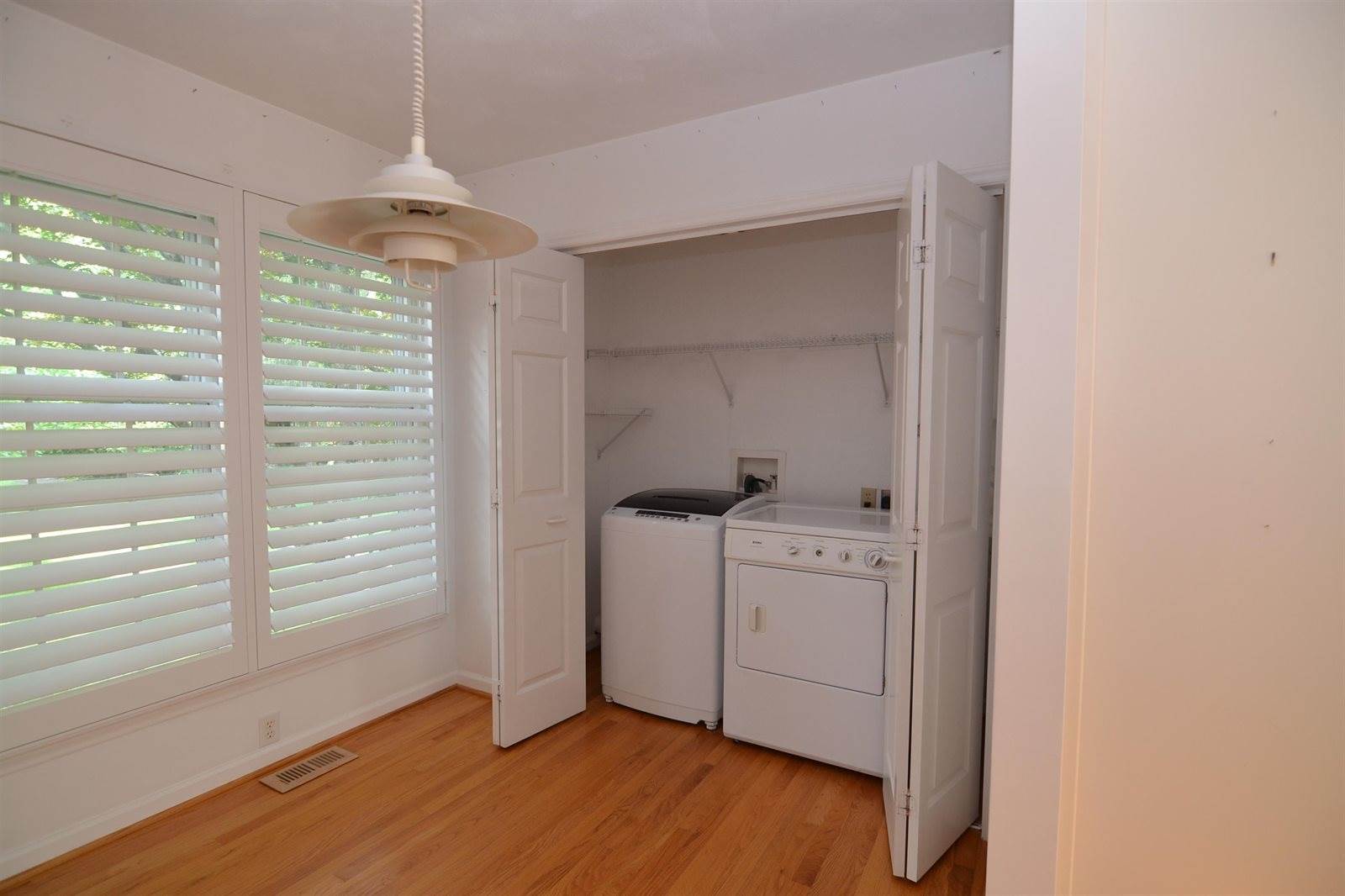 906 VISTA Terrace, Blacksburg, VA 24060