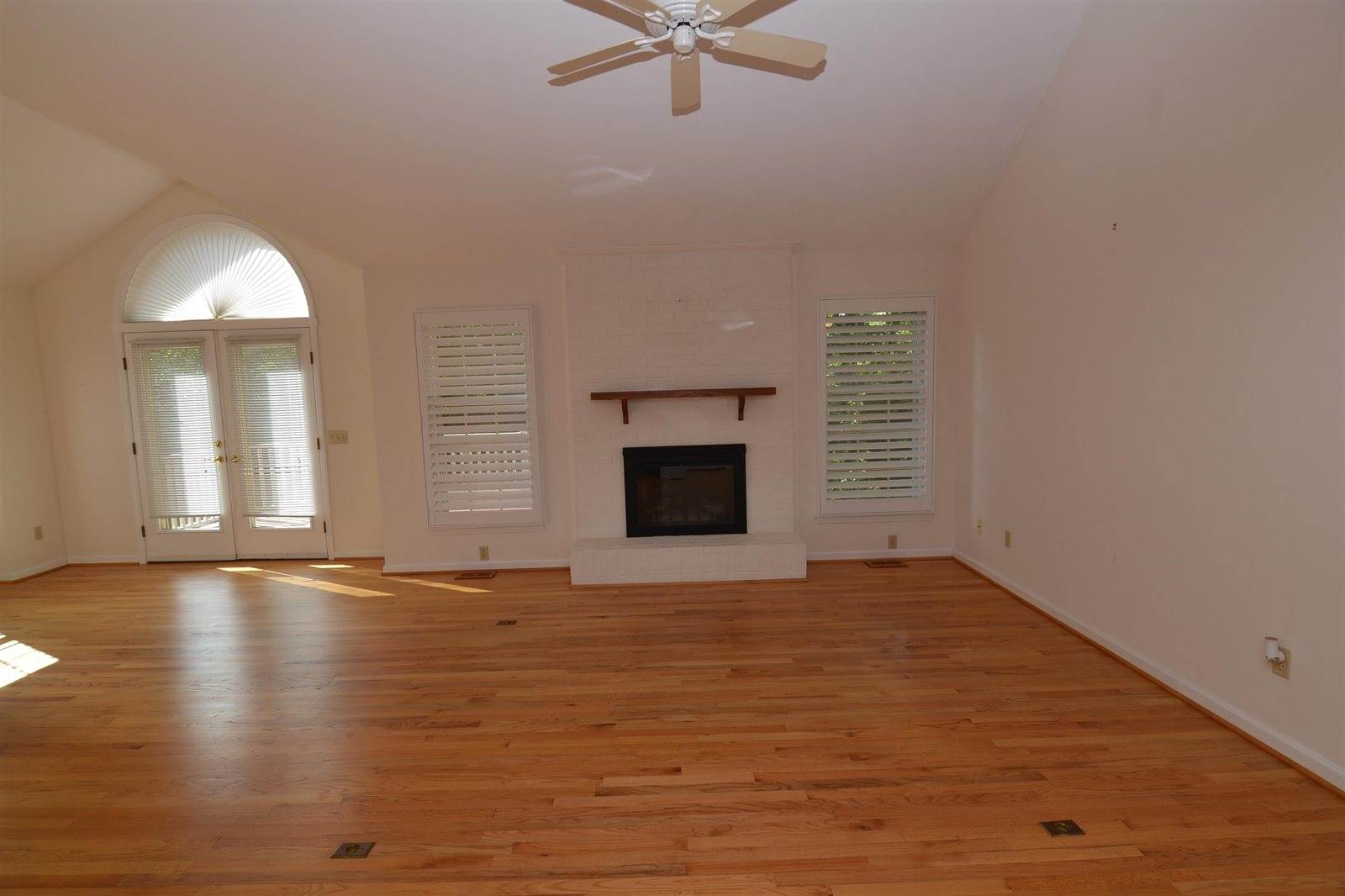 906 VISTA Terrace, Blacksburg, VA 24060