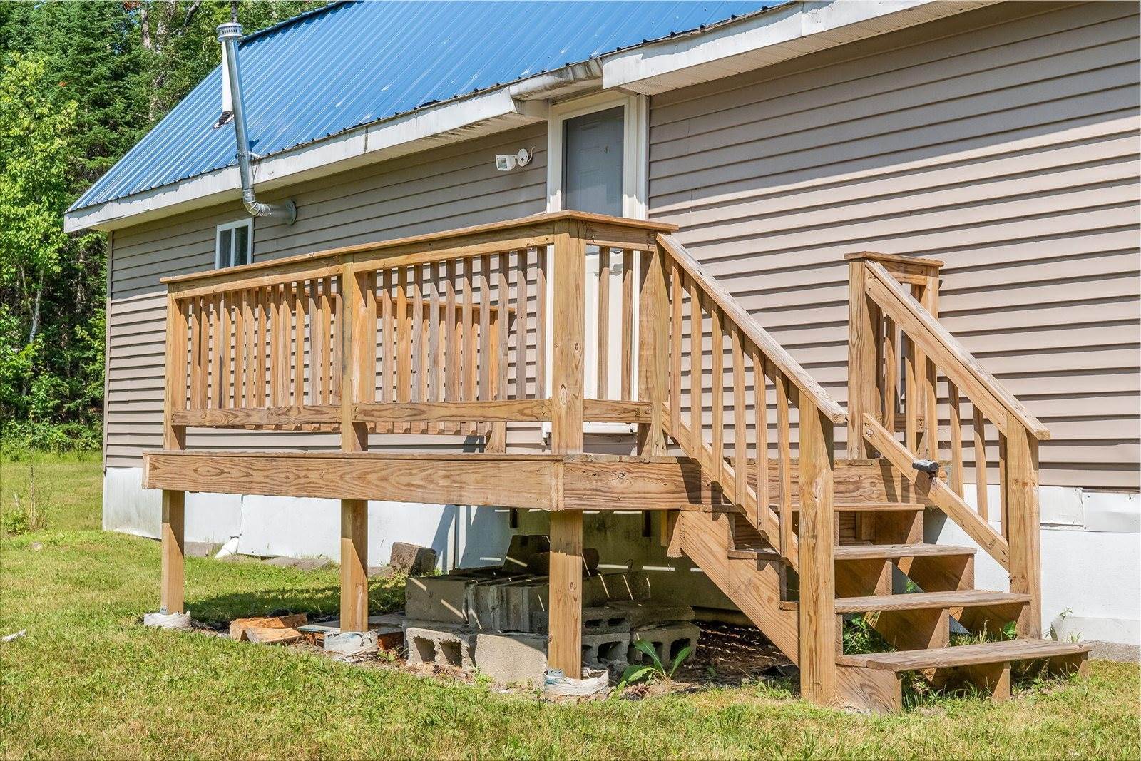 612 Main Road, Burlington, ME 04417