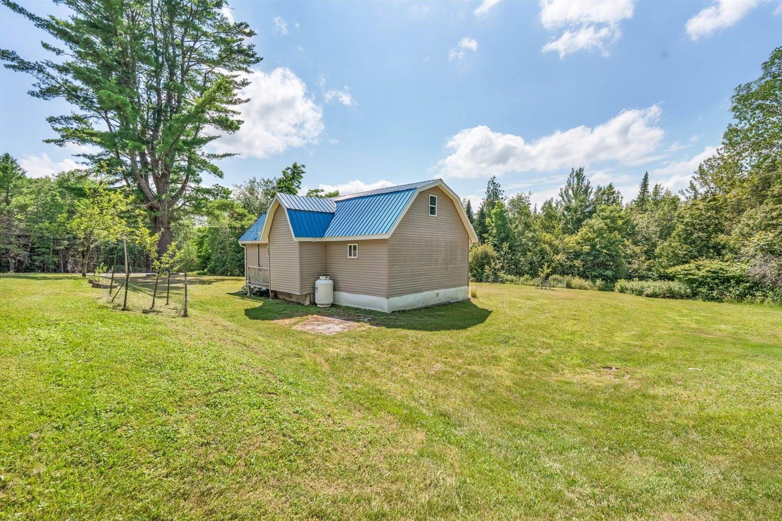 612 Main Road, Burlington, ME 04417