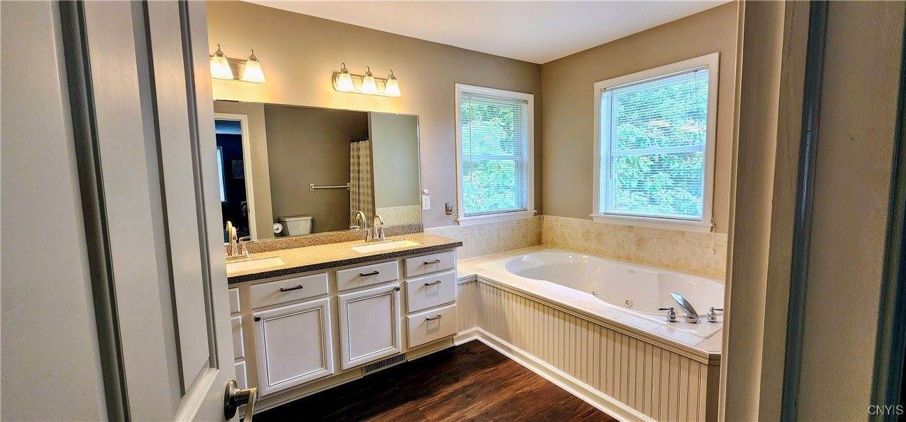 9142 Frenchmans Creek Drive, Lysander, NY 13135