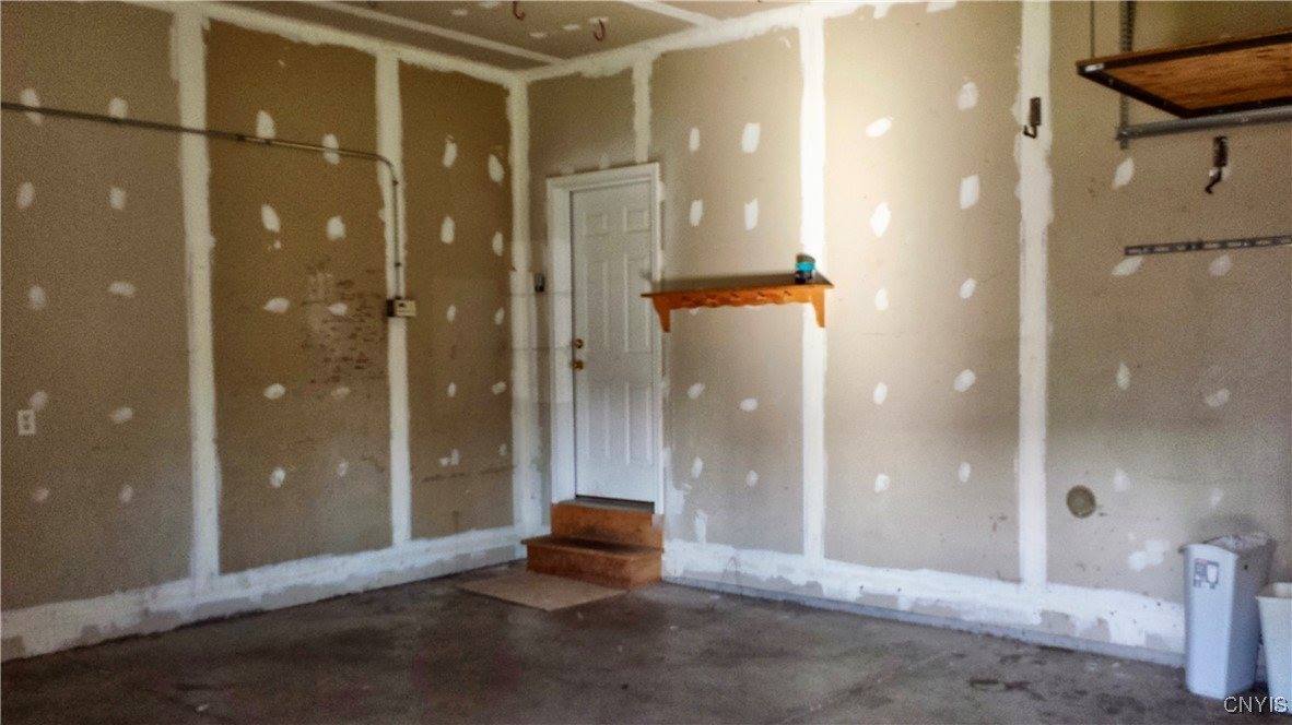 9142 Frenchmans Creek Drive, Lysander, NY 13135