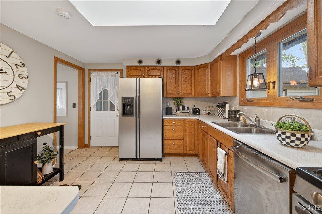 4190 Gemini, Clay, NY 13090