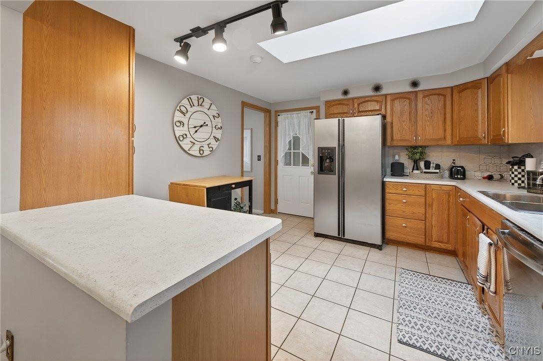 4190 Gemini, Clay, NY 13090