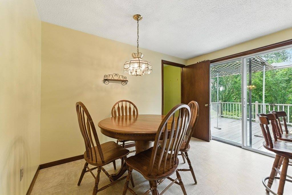 612 N Liberty St, Belchertown, MA 01007