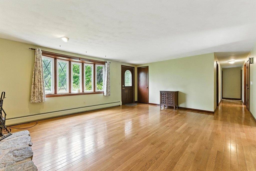 612 N Liberty St, Belchertown, MA 01007