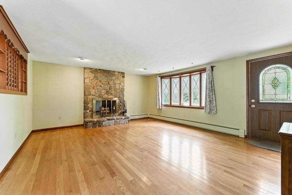 612 N Liberty St, Belchertown, MA 01007