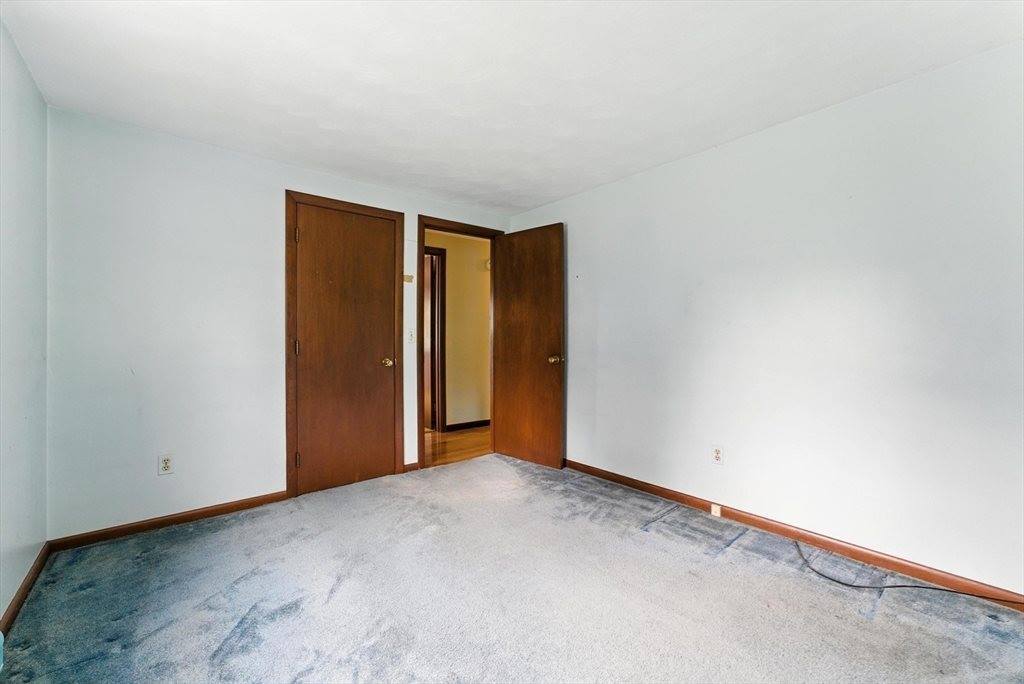 612 N Liberty St, Belchertown, MA 01007