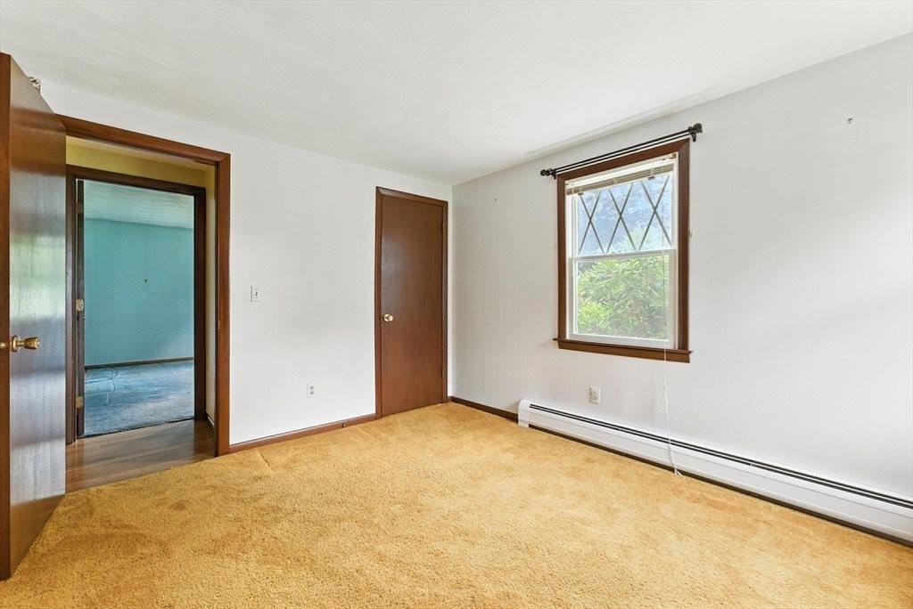 612 N Liberty St, Belchertown, MA 01007