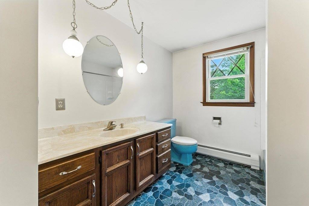 612 N Liberty St, Belchertown, MA 01007