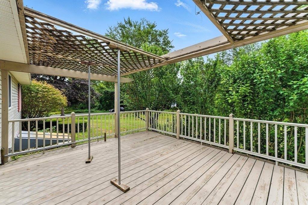 612 N Liberty St, Belchertown, MA 01007