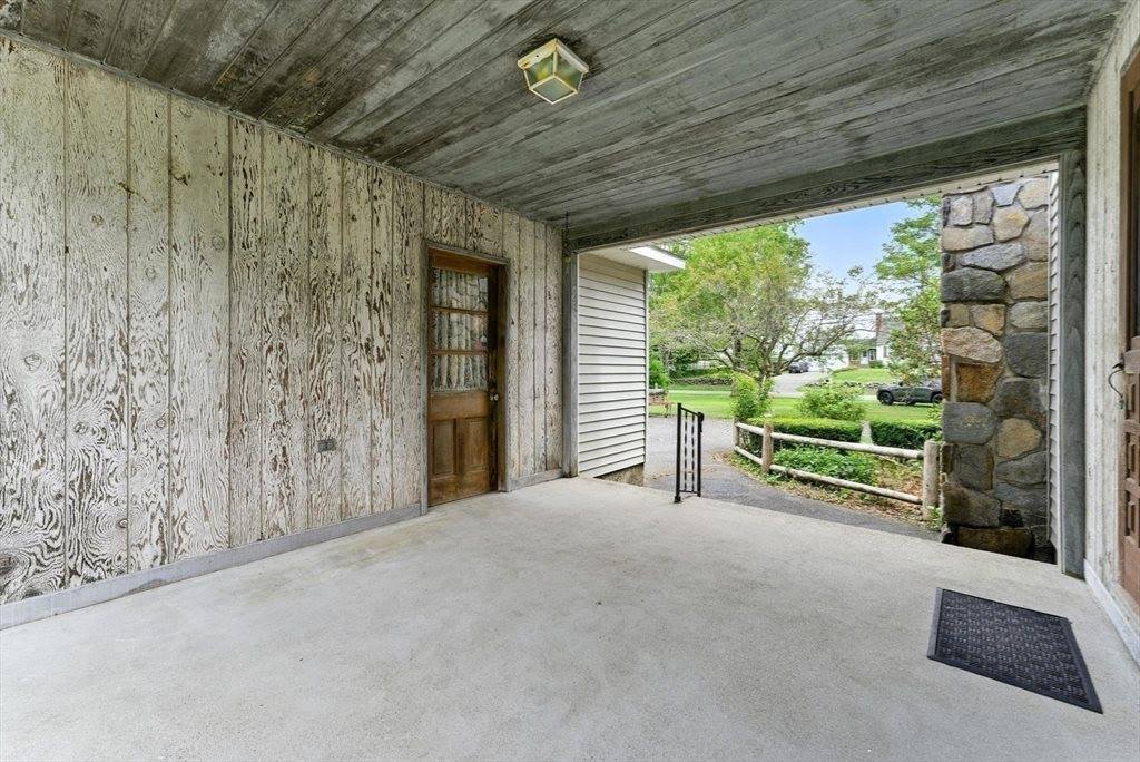 612 N Liberty St, Belchertown, MA 01007