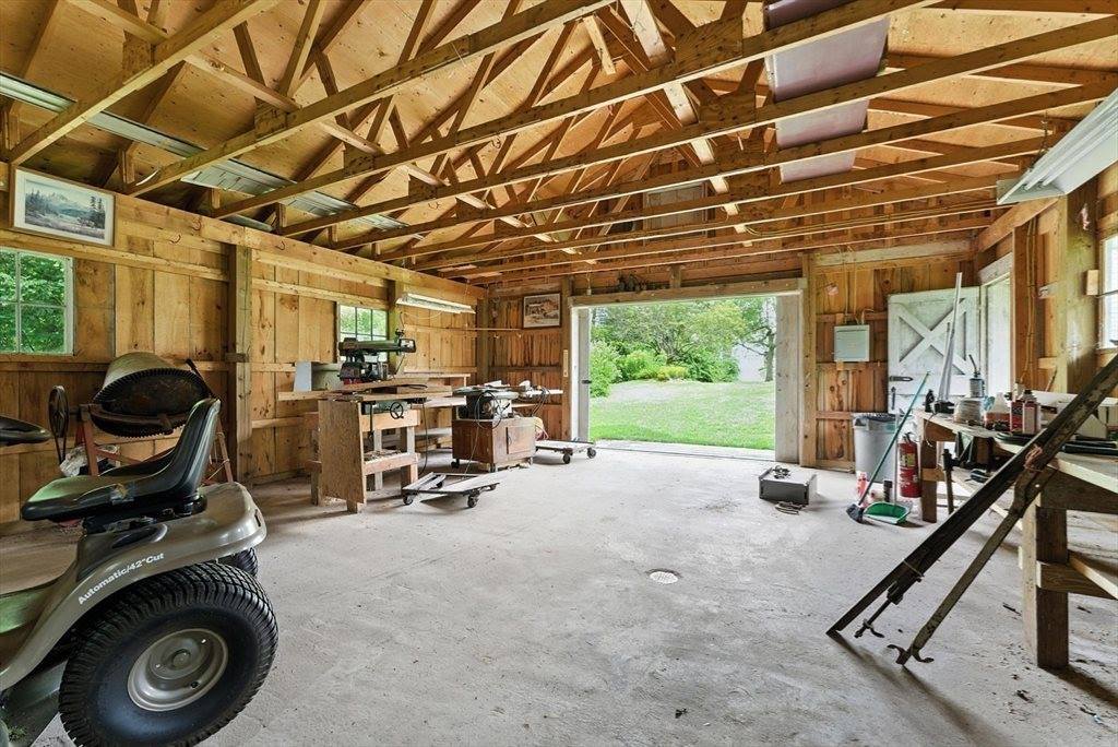 612 N Liberty St, Belchertown, MA 01007