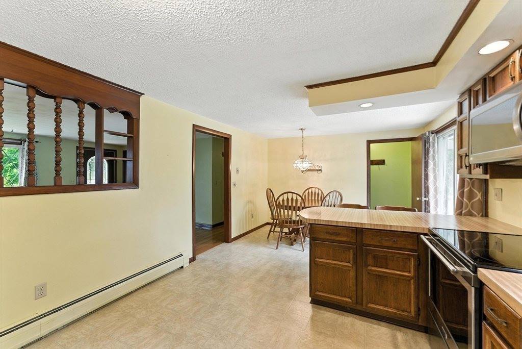 612 N Liberty St, Belchertown, MA 01007