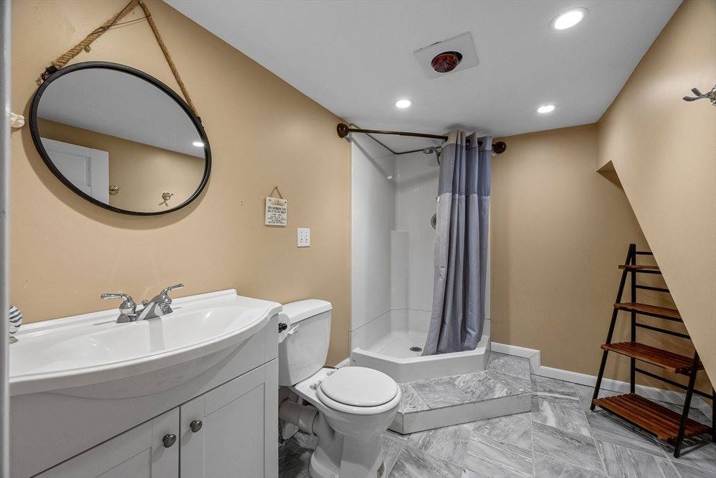 435 Old Mill Rd, Barnstable, MA 02655