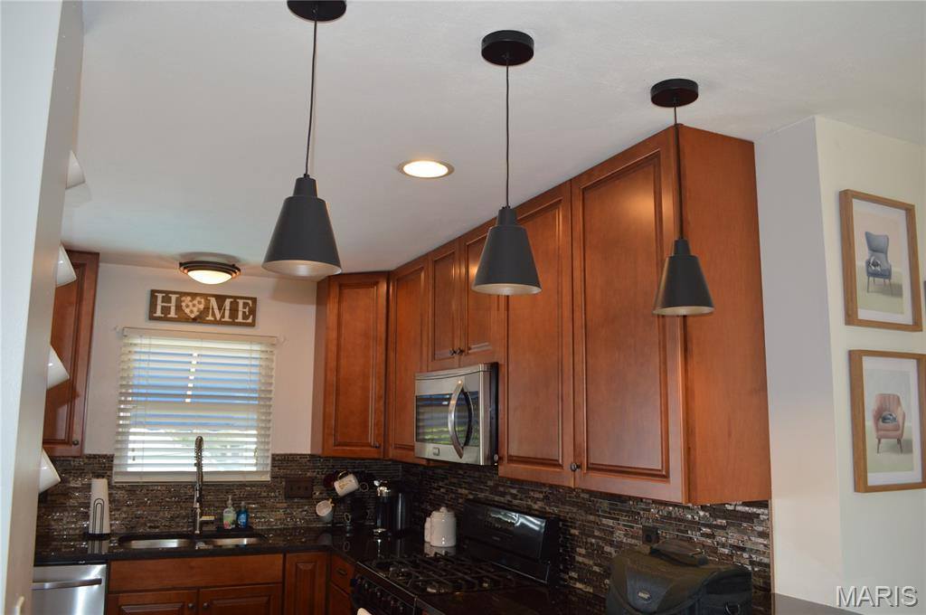 25 Bernie Circle, Maryland Heights, MO 63043