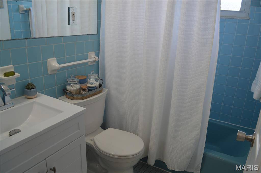 25 Bernie Circle, Maryland Heights, MO 63043