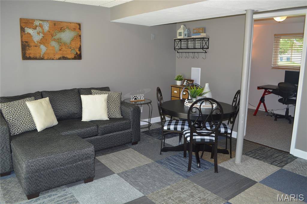 25 Bernie Circle, Maryland Heights, MO 63043