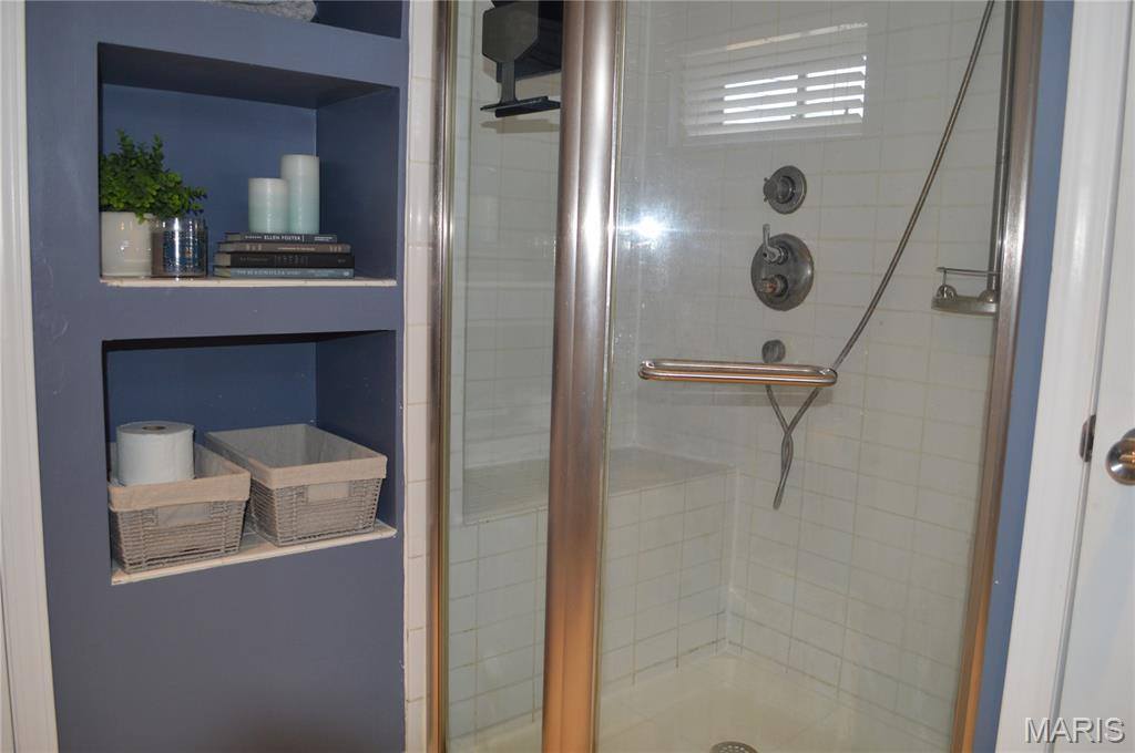 25 Bernie Circle, Maryland Heights, MO 63043